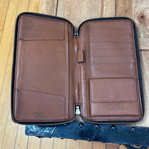 Louis Vuitton Travel Documents Case. - Picture 10 of 16